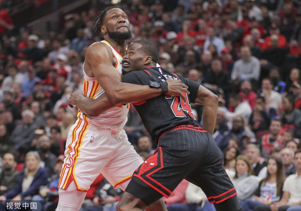 一名在比赛 一名在比赛