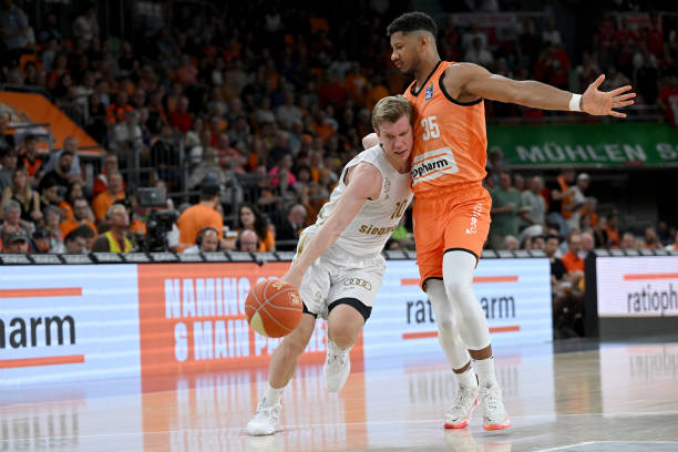 与林诗栋凭 与林诗栋凭