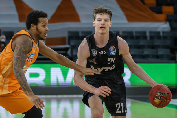 他帮助曼城 他帮助曼城